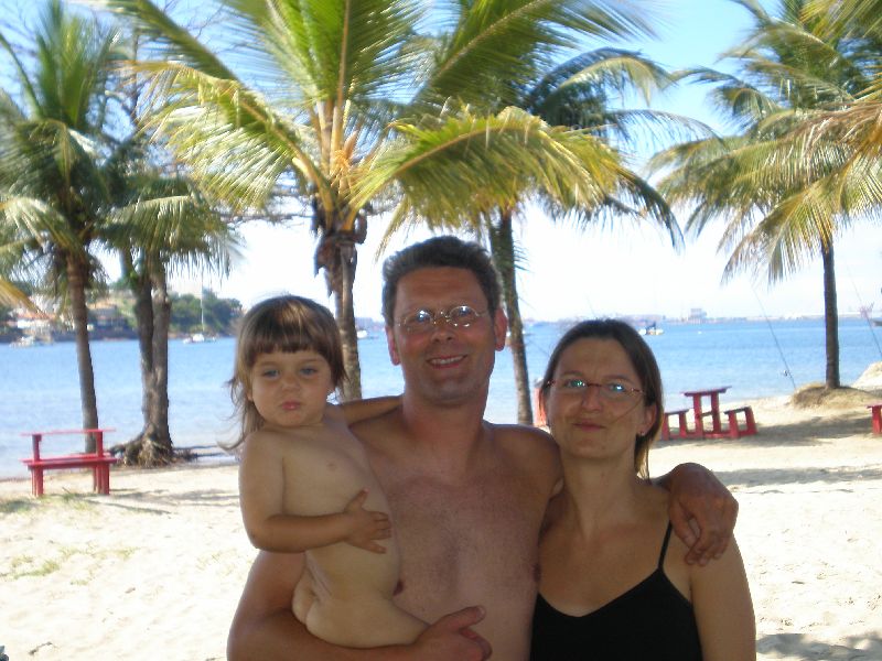 Vitoria Beach Family