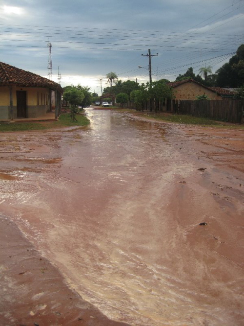 Dorfstra�e nach Regenschauer 