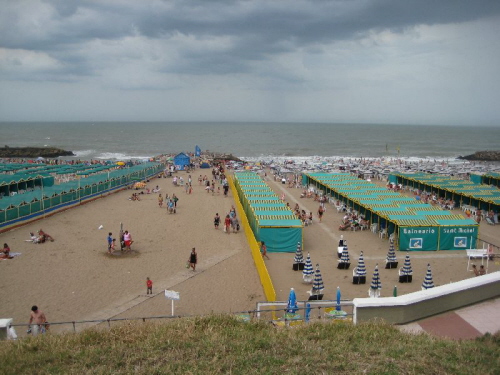 bei Leo MAr del Plata Stadtstrand