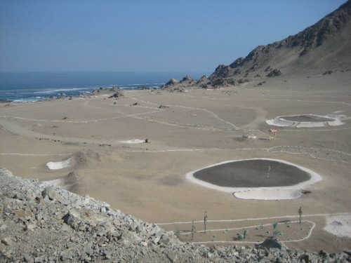 ein Golfplatz direkt am Meer
